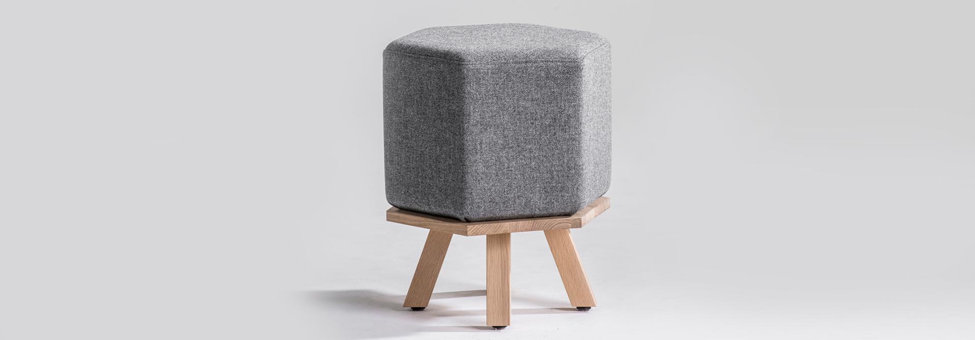 Pouf Hex gray with wood table legs 